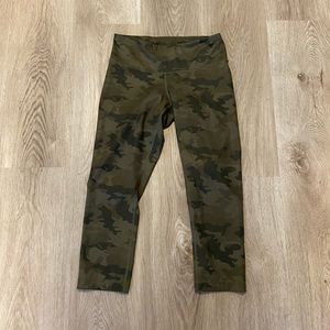 Lululemon camo capris